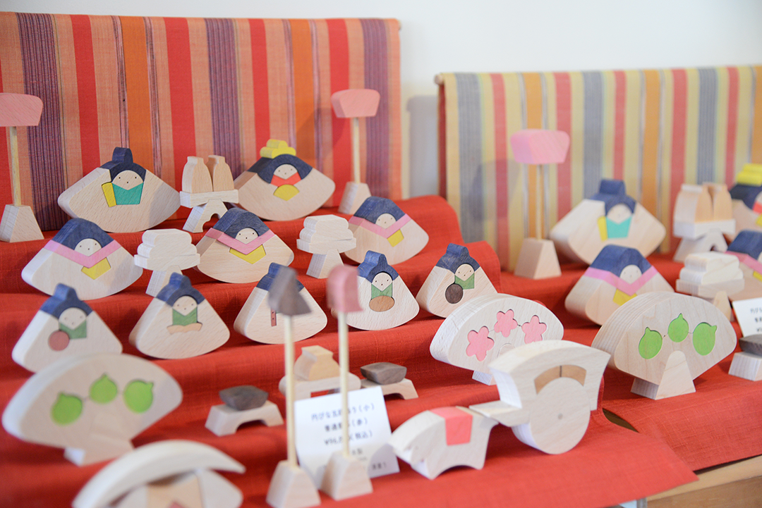 2026年 小黒三郎デザイン 組み木のひな人形 – TOYS&GIFTS MOMO