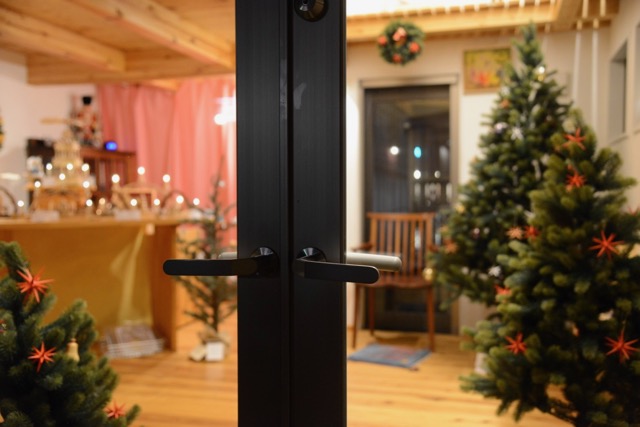 クリスマスツリー展示会準備 - 10.jpg