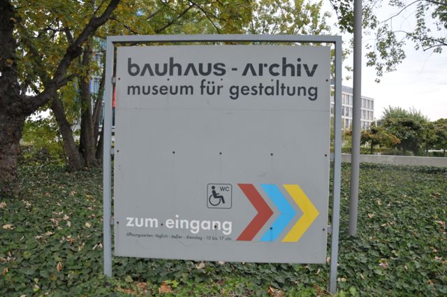 momo_bauhaus2.jpg