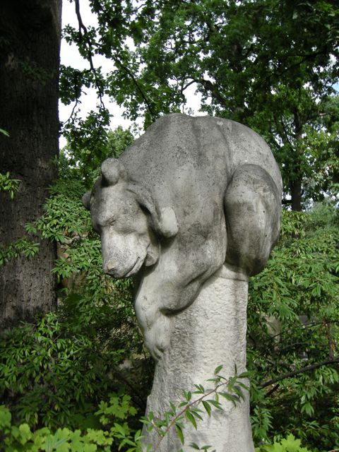 zooberlin_bearstatue.jpg