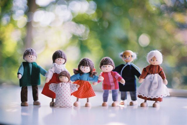 ドールハウス人形】こどもから生まれる小さな人形の物語 – MOMO モモ